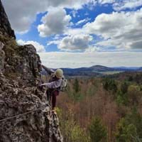 Jugendliche im Höhenglücksteig - Erlebnispädagogische Tour in die Fränkische Schweiz 2022
